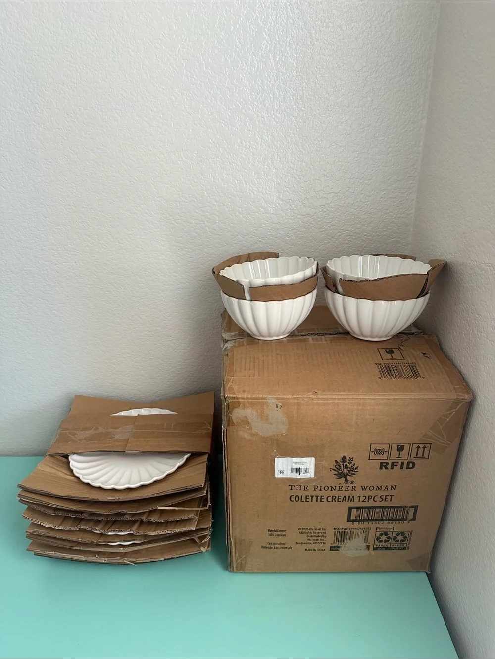 The Pioneer Woman Colette 12-Piece Stoneware Dinnerware Set in Cream-brand new